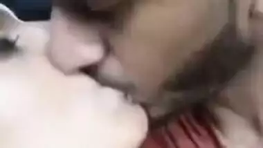 Indian XXX female holds sex stick in hand and gives a blowjob to driver