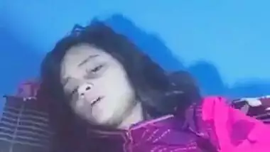 Bangladeshi Chittagong girl fingering her cunt on cam