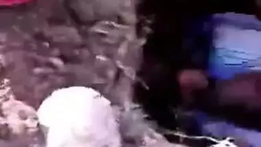 Hot Desi couple caught fucking outdoor in a ravine, MMs recorded by a voyeur