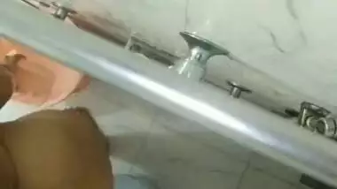 Desi wife nude bathing in bathroom recording by spy cam