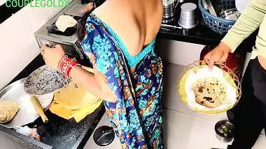 ( Kichen Sex )6) Mami Khana Khane Baithi Hai Jab Tak Chod Lete Hai