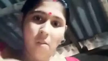 Boudi Bibastra MMS Showing Big boobs and Pussy