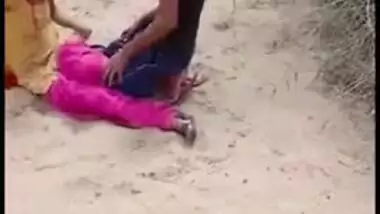 Cheating wife gets outdoor sex, caught red handed and her mms sex