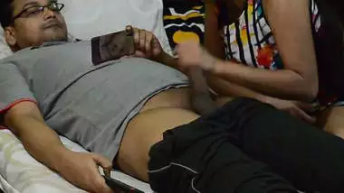 GF sucks a dick until the guy cums in Indian blowjob porn