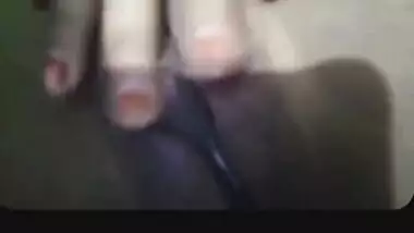 Pretty Desi girl shows her huge XXX boobs and spreads pussy on cam