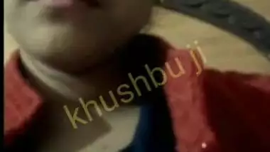 Super Hot Desi Bhabhi Showing Boobs and Pussy On video call New Mms