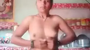 Beautiful Desi XXX girl’s nude MMS show at home where she exposes pussy