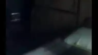 Desi makes hot XXX things with MMS video maker close-up in the dark