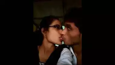 College pair acquires romantic in class and later have a fun a quick fuck