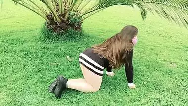 Puta Exhibicionista Me Lleva Al Parque Para Que Grabe Ensenando Sus Tangas Y Su Concha Par3