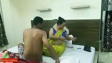 Indian Bengali hot bhabhi xxx best sex with unknown guest!! Amazing hot talking!