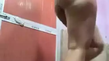 Tempting Desi whore takes her XXX fruits to light and waters them