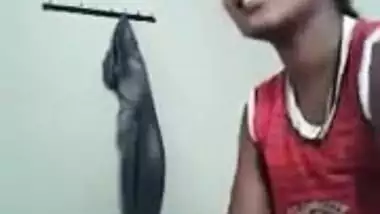 Desi XXX MILF has mouth fucked by her boss in MMS office footage