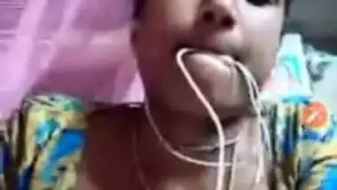 Before wedding aroused groom asks Indian bride-to-be to show boobs