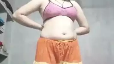 XXX adventures of lovely Dehati Desi takes off her sari and even bra