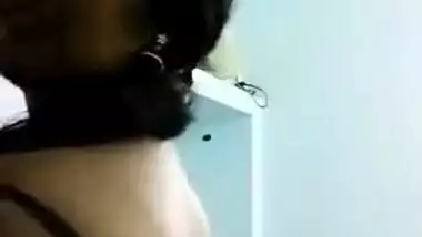 Desi hottie in blue sari shows naked XXX back motivating BF to have sex