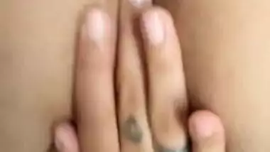 Casada do bundão de vestido sem calcinha toda molhada louca pra trepar