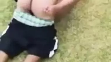 Driver caught lover fucking his wife outdoor in hot Desi mms video