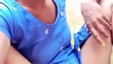 Today Exclusive- Desi Bhabhi Record Her Fingerring Clip For Lover