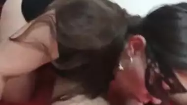 Esposa Puta Exhibiendo El Culo Y La Concha En El GyM El Jefe De Su Esposo La Graba Y La Invita A Follar A Su Casa Sin Condon Por Un Aumento De Sueldo 