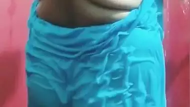 Today Exclusive -desi Bhabhi Bathing Video Record By Hubby Part 1