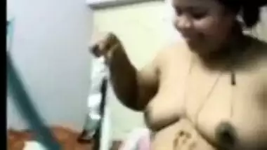 Curvy Desi woman makes video call to show her XXX body to lover