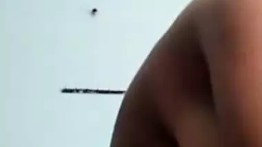 Desi beauty playing with her hot sexy figure