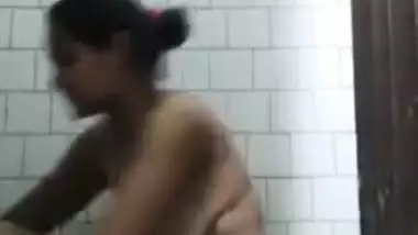 Nude bathroom XXX video of mature Desi chick posing for her lover