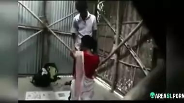 Caught on spy cam nephew fuck own aunty in abandoned house, Desi XXX mms