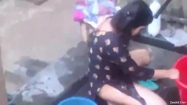 Indian MILF washes XXX curves outdoors thus taking part in sex video