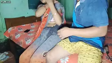 Indian bengali pati nahi tha ghar pe usi bahane mera pati ki bara vai aya tha mera sath bat karne or mujhe majese choda
