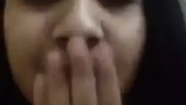 Desi gal records quick sex clip in bathroom that features her XXX tits