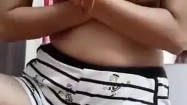 Young Desi colleen opens her XXX boobs and plays with them on camera