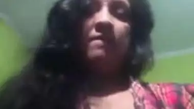 Exposing big tits is how the Desi draws attention to her XXX show