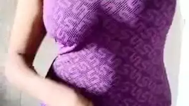 Desi slut takes off swimsuit to show her XXX tits in the mirror