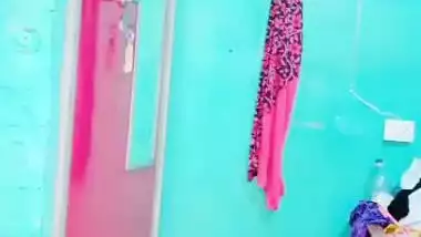 Thread Modes Very Beautiful Girl Showing Boobs and Pussy Fingering in Selfie Part 2