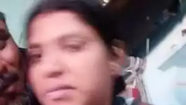 Babe in a sari show off her face on camera while Desi man is kissing her