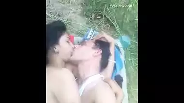 Hardcore outdoor desi mms of cheating wife with ex