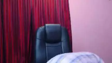 ???? I like this chick, but the camera work sucks in this video