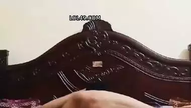 Desi wife pussy licking by husband friend xxx clip