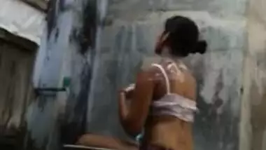 Desi chick puts her sex legs in water performing a XXX washing show