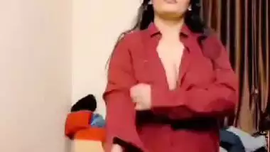 High class hijab chubby girl in open shirt nude show