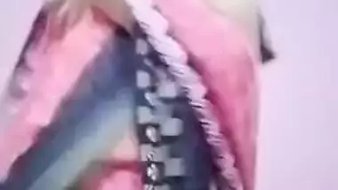 Home Made indian XXX sex! Desi sexy village bhabi show her hot boobs