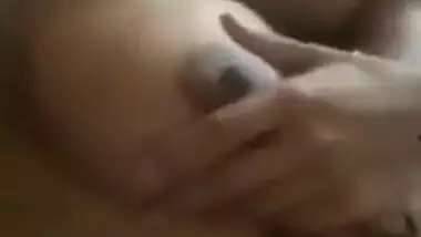 Amateur XXX man scores the Desi actress' vagina in this MMS porn