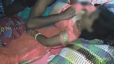 Bhabhi Ke Boyfriend Ne Pahle Bhabhi Ki Saree Kholi Phir Blouse Or Bra Khol Kar Bhabhi Ne Dudh Pilaya With Hindi Talk