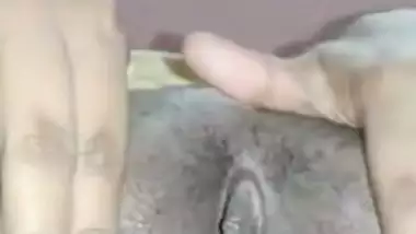 Desi nympho makes her own MMS video where she exposes XXX body parts