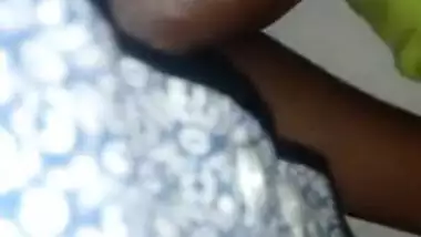 Desi hottie impresses lover with XXX blowjob before sex in MMS clip