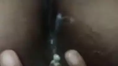 Hardcore session of Desi brunette masturbating and reaching XXX orgasm