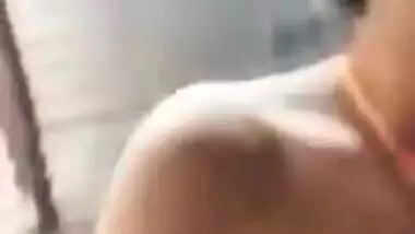 Today Exclusive- Desi Girl Record Nude Video For Lover